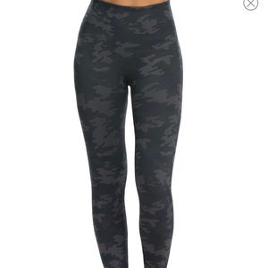Spanx Look at me now black camo leggings